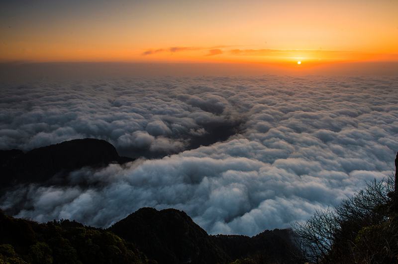 美轮美奂峨眉山